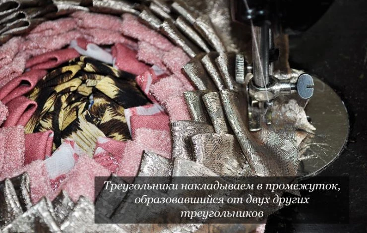 Коврик из треугольных лоскутков ткани: мастер-класс с фото