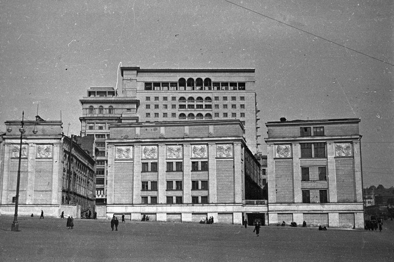 Постконструктивизм 30-х: от сталинского Дворца Советов до метро