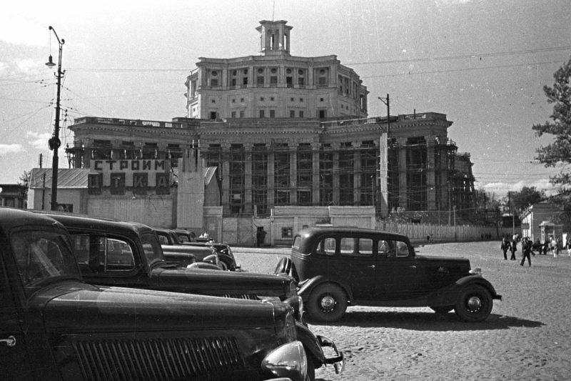 Постконструктивизм 30-х: от сталинского Дворца Советов до метро