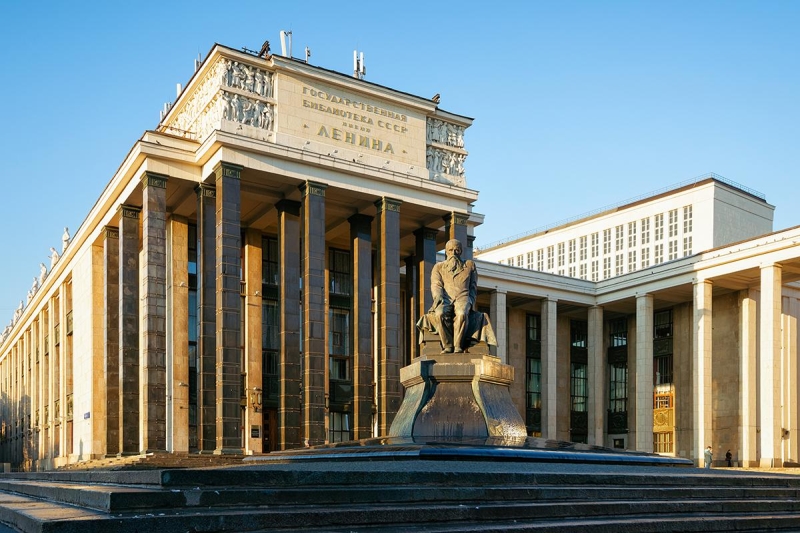 Постконструктивизм 30-х: от сталинского Дворца Советов до метро